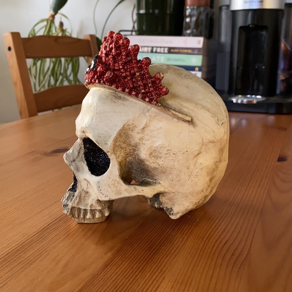 NWOT Princess Skull - Picture 2 of 5